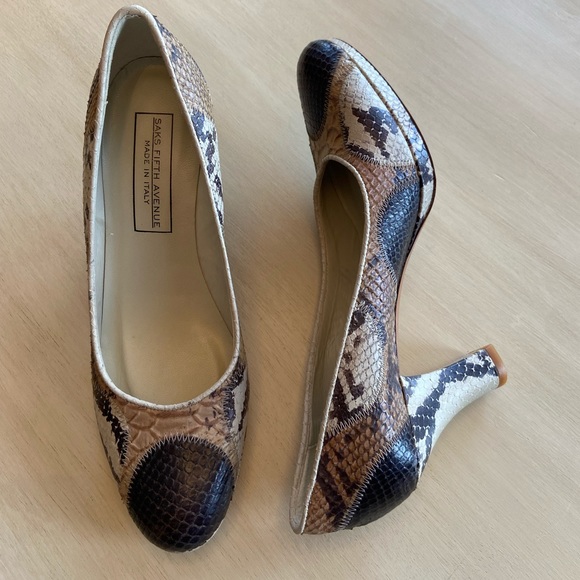 NWOT Saks Fifth Avenue snake print heels - Picture 1 of 8